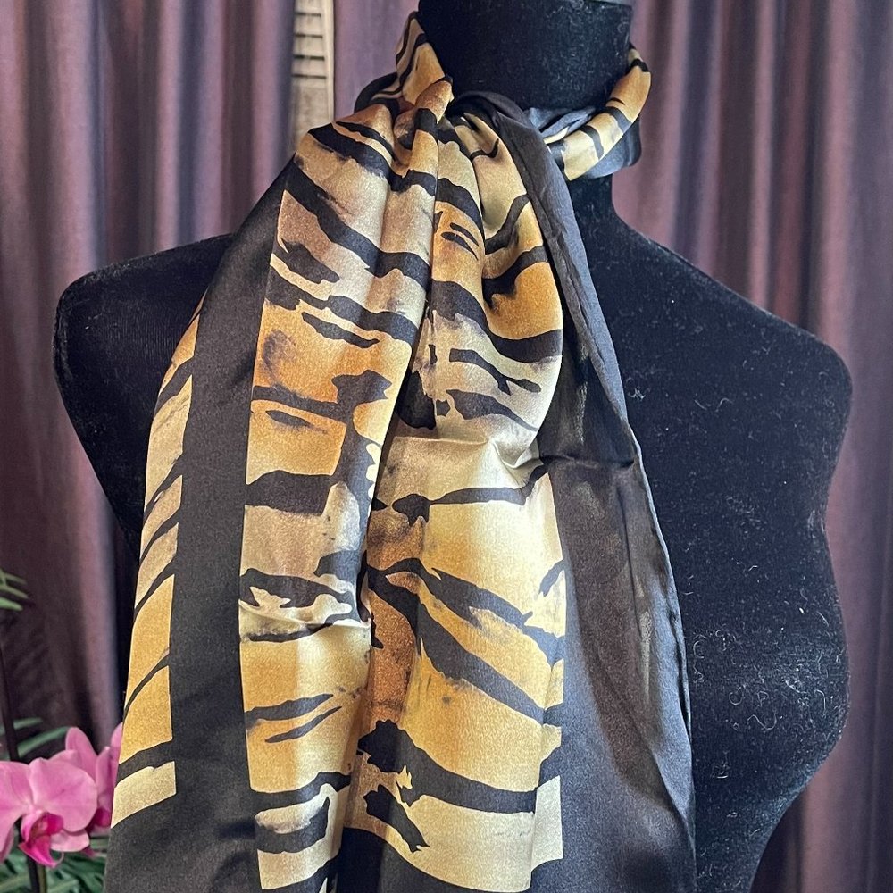 Vintage Designer Dana Buchmann Oblong scarf